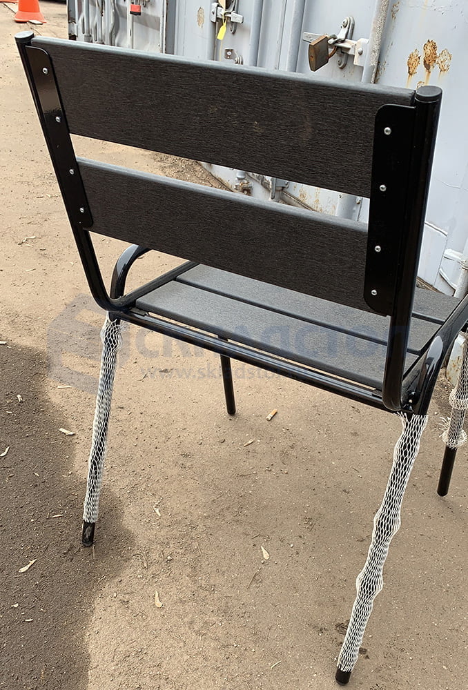 Столы с пластиковой столешницей на металлокаркасе